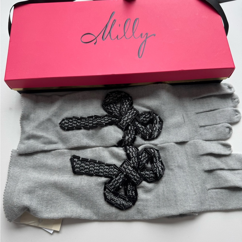 Milly Bows Gray Gloves with Black Bow Accents